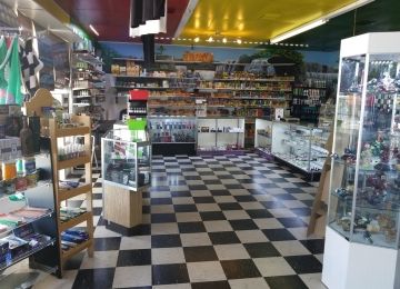 Smokin Pipes Smoke Shop Holiday