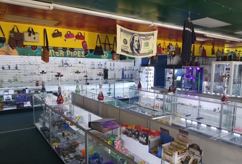 Smokin Pipes Smoke Shop Holiday