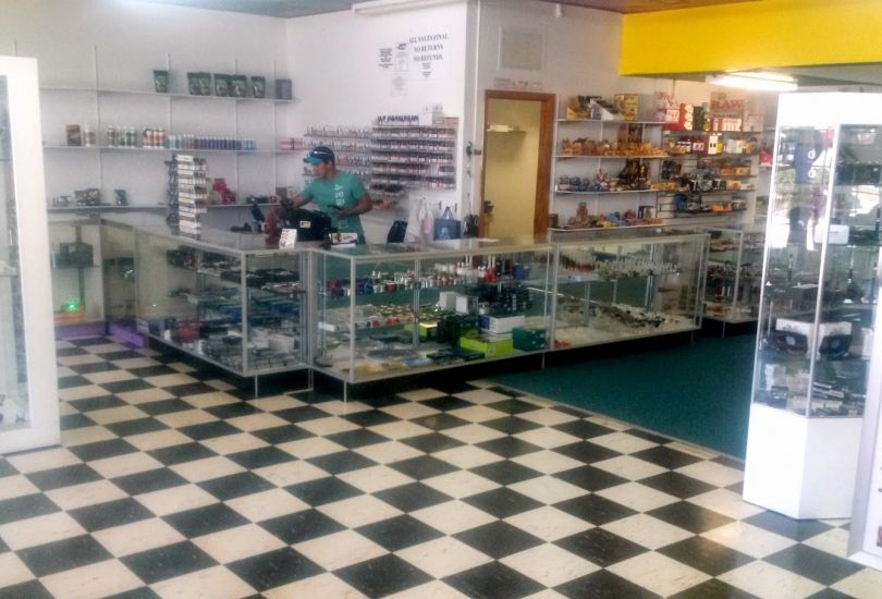 Smokin Pipes Smoke Shop Holiday