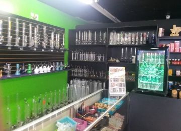 Wizards Vapor Bar & Smoke shop Deep Ellum