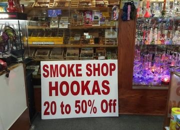 Q's Smoke Shop