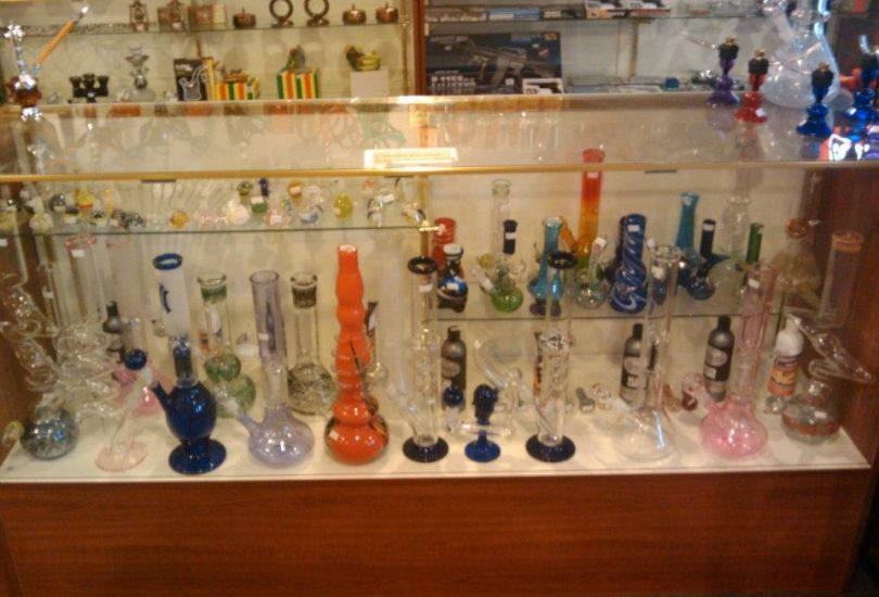 Q's Smoke Shop