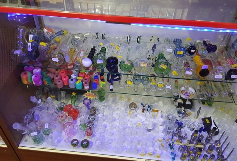 Q's Smoke Shop