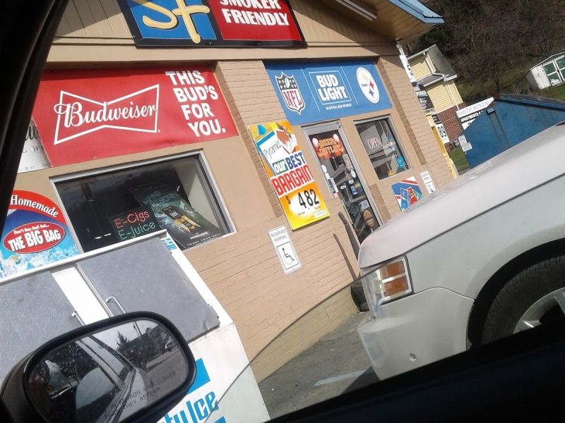 Smoker Friendly 1620 Earl L Core Rd WV