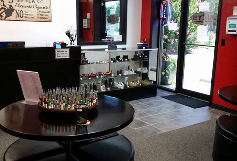 Juicy's Vapor Lounge Emporia