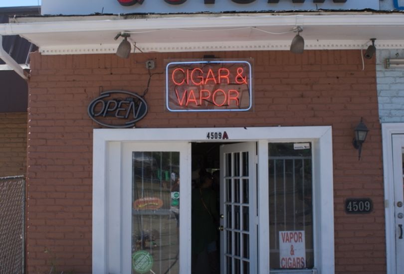 USA VAPOR & CIGAR