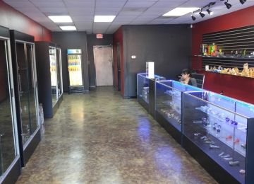 Wolves Den Smoke Shop