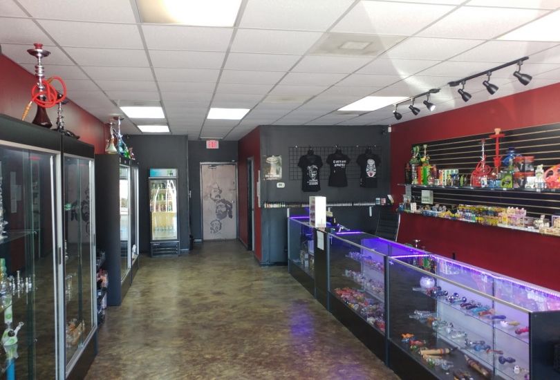 Wolves Den Smoke Shop