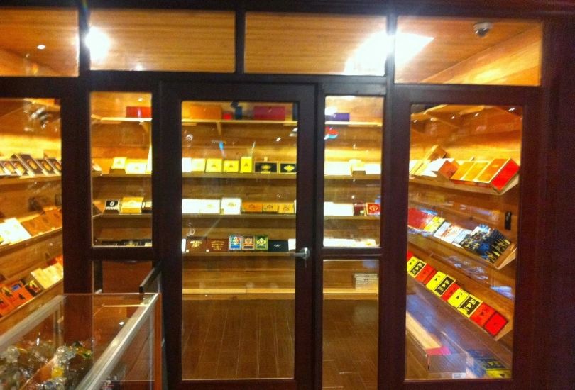 Tobacco Royale Malibu Canyon - Cigars, Vapes & Glass