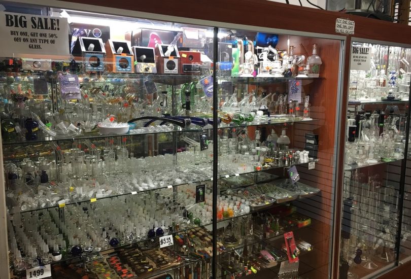 M&M Smoke Shop