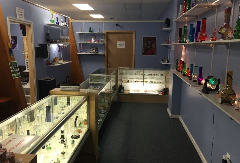 Dawg House Vapor and Glass