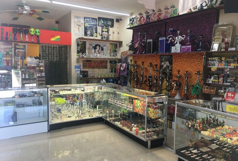 Cali's Smoke Shop