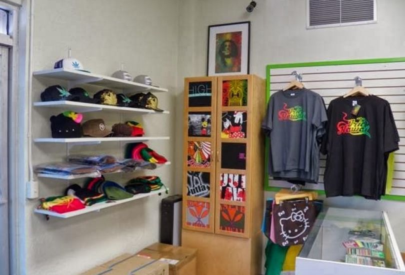 Irie Hawaii Smoke & Vape Shop Bayside