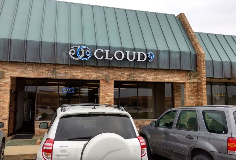 Cloud 9 Vapor Lounge