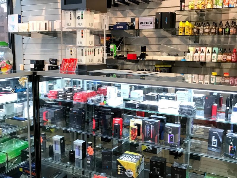 SMOKE SHOP PIPES AND STUFF XX 1333 W Taylor St Chicago, IL