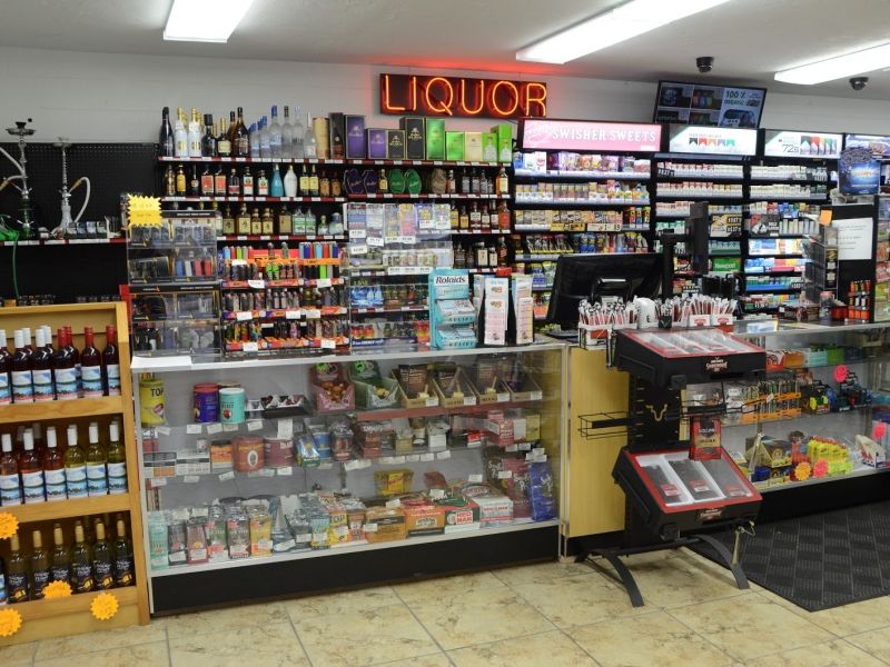 Smokin' Joe's Tobacco & Liquor Outlet 02 1606 Locust St Davenport, IA