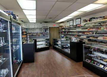 V & K Smoke Shop - Quincy