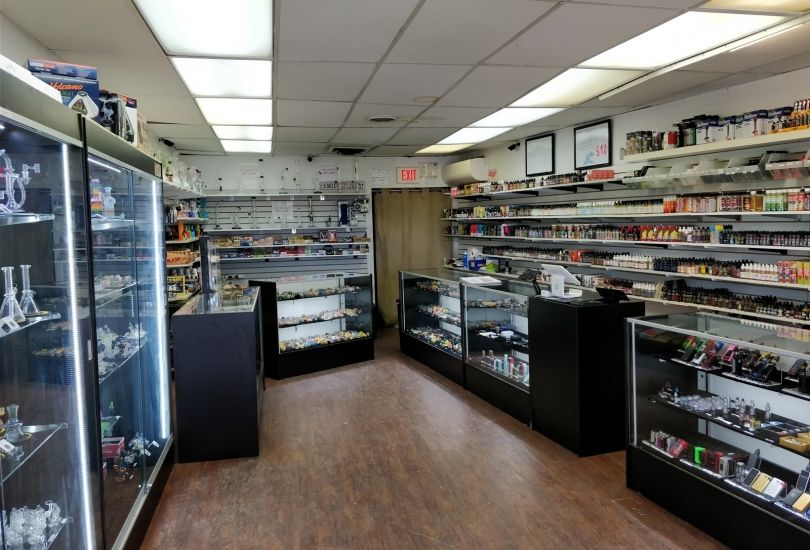 V & K Smoke Shop - Quincy