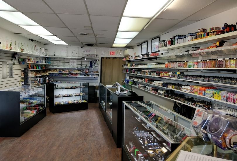 V & K Smoke Shop - Quincy