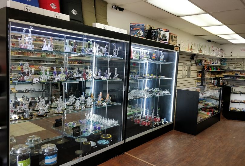 V & K Smoke Shop - Quincy