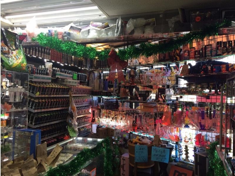 Smokers Alley 27738 Gratiot Ave Roseville, MI