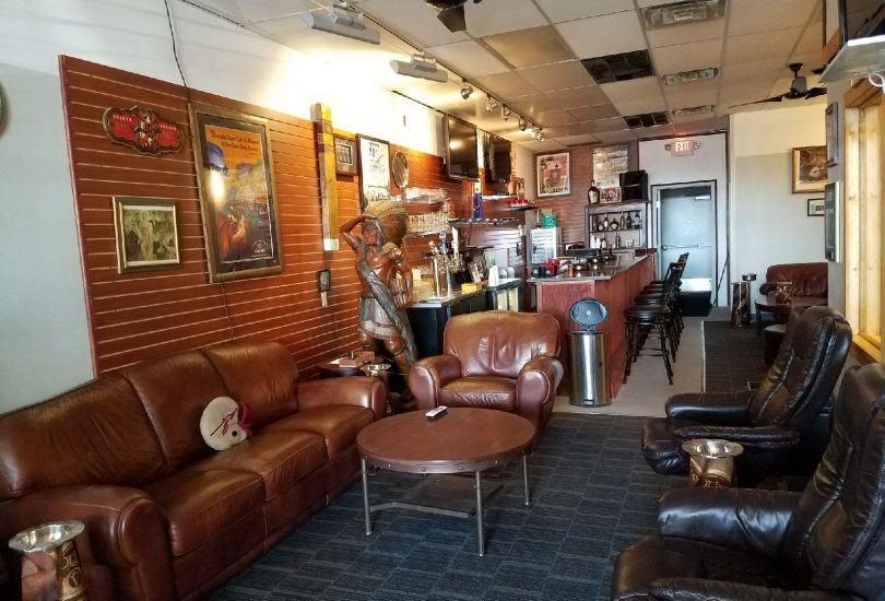 Livonia Cigar Bar a Smoky's Lounge