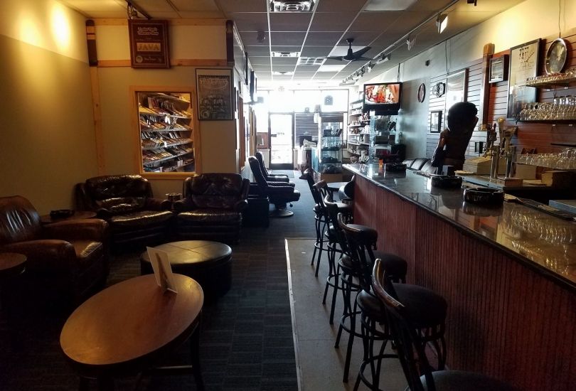 Livonia Cigar Bar a Smoky's Lounge