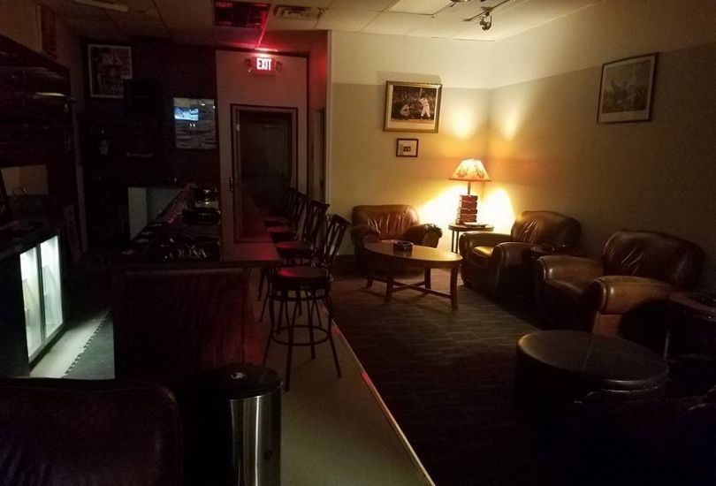 Livonia Cigar Bar a Smoky's Lounge