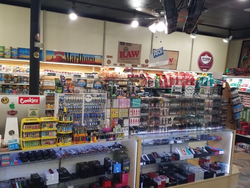 Little Bros Smoke Shop 1329 Youngstown Rd SE suite 1 Warren, OH