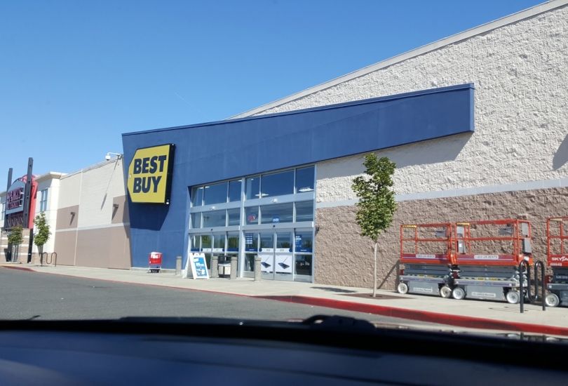 Best Buy 18085 NW Evergreen Pkwy Hillsboro, OR